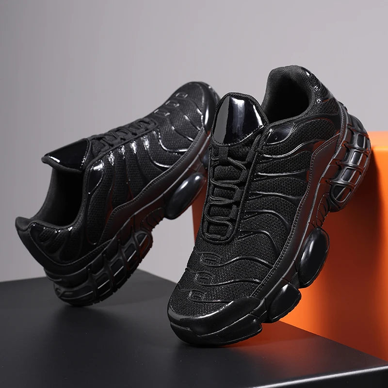 Black TN Plus Sneakers - Men's Running Shoes