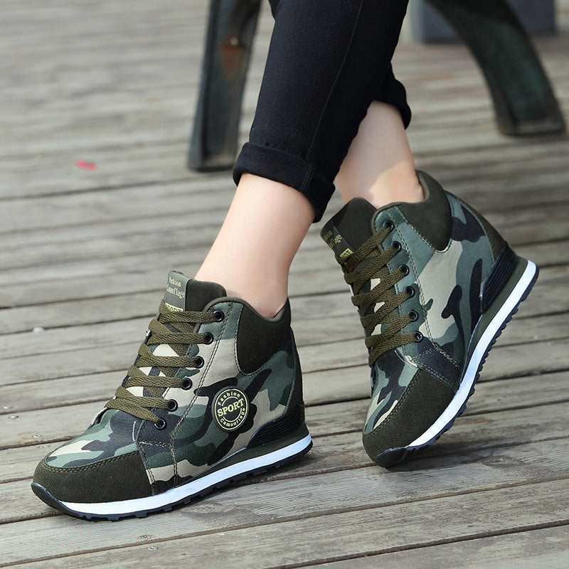 Camouflage sports wedged sneakers