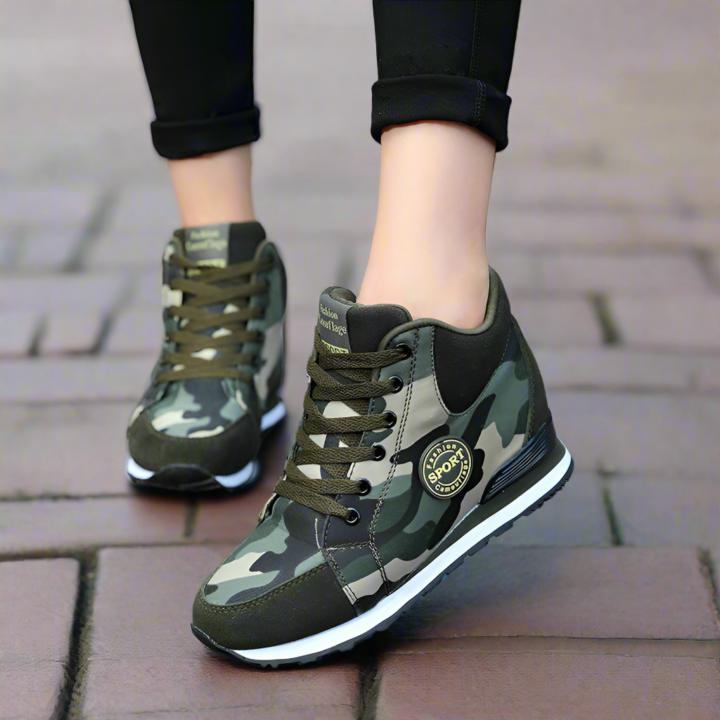 Camouflage sports wedged sneakers