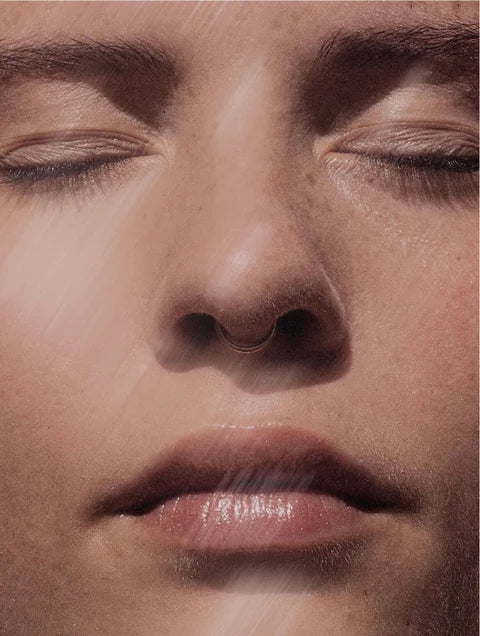 Noir & Gold™ Brightening Essence